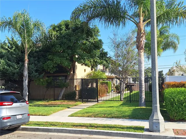 a view of a yard in front of a house with a fountain