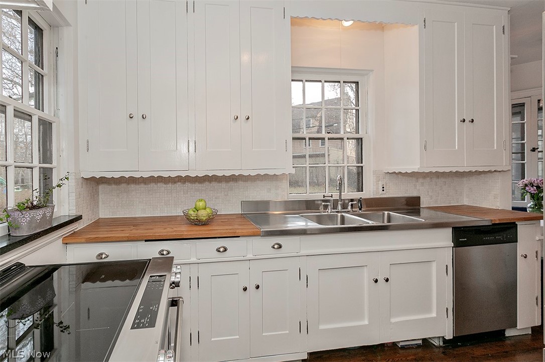 3389 Daleford Road Cleveland, OH 44120 - Photo 8 of 34 Gallery Image 8