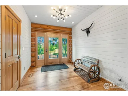 a view of a livingroom with furniture and a ceiling fan