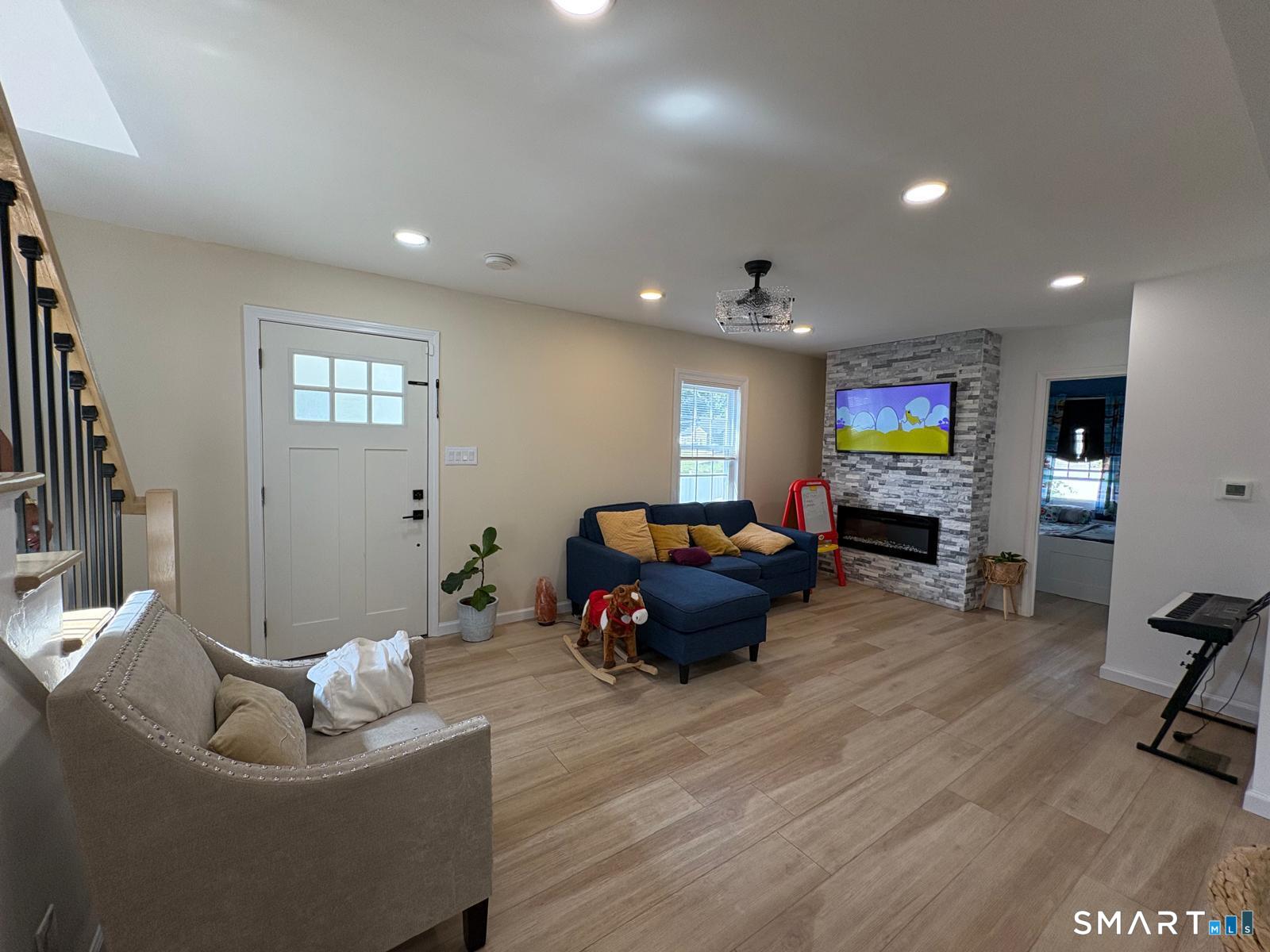 350 Roger Williams Road Bridgeport, CT 06610 - Photo 3 of 21 Gallery Image 3