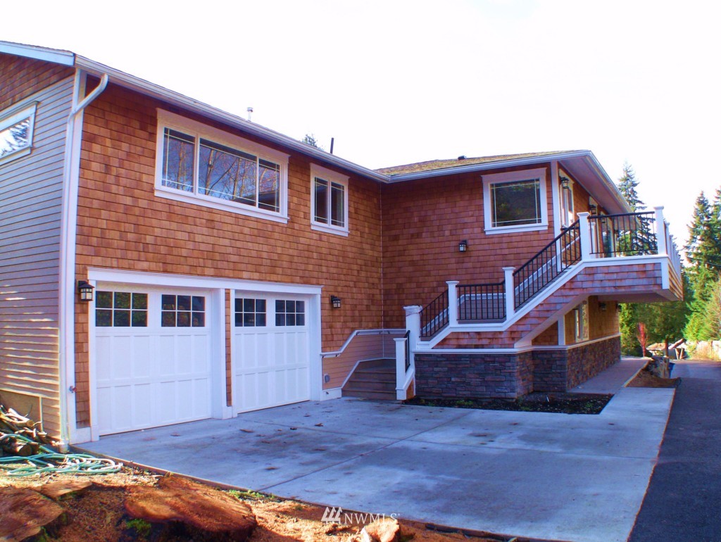 16504 Simonds Road Northeast Kenmore, WA 98028 - Photo 2 of 15 Gallery Image 2