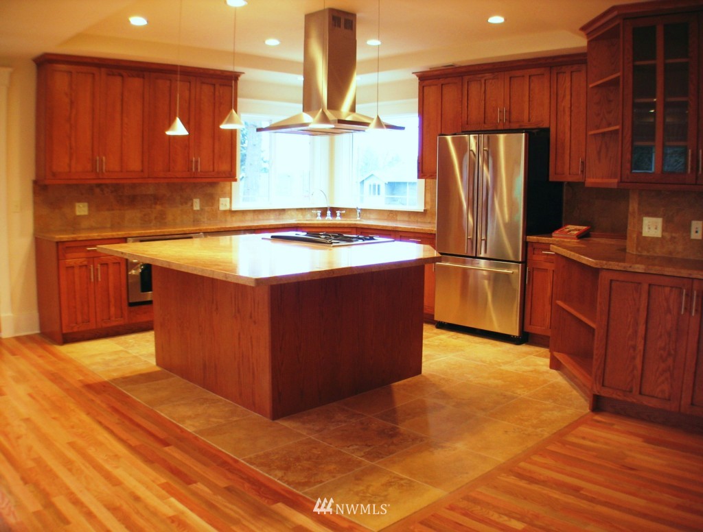 16504 Simonds Road Northeast Kenmore, WA 98028 - Photo 3 of 15 Gallery Image 3