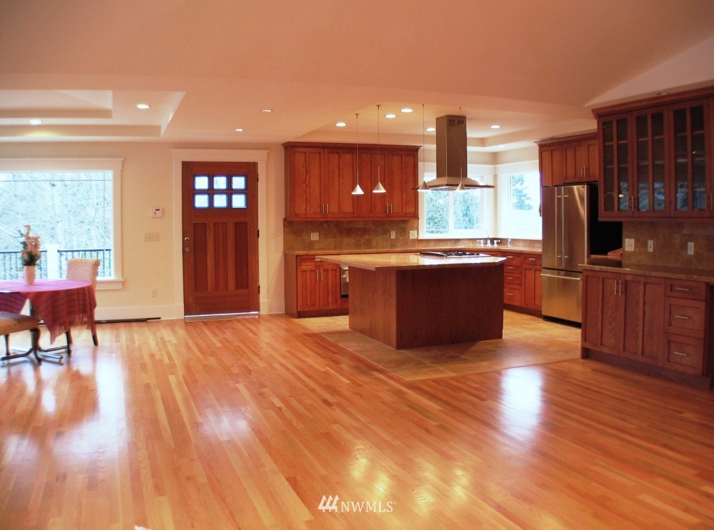 16504 Simonds Road Northeast Kenmore, WA 98028 - Photo 4 of 15 Gallery Image 4