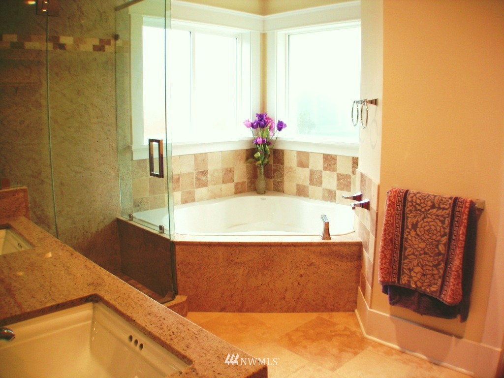 16504 Simonds Road Northeast Kenmore, WA 98028 - Photo 9 of 15 Gallery Image 9
