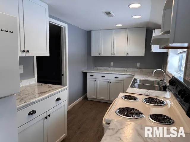 $67,500 | 1619 Elmwood Street, Jacksonville, IL 62650