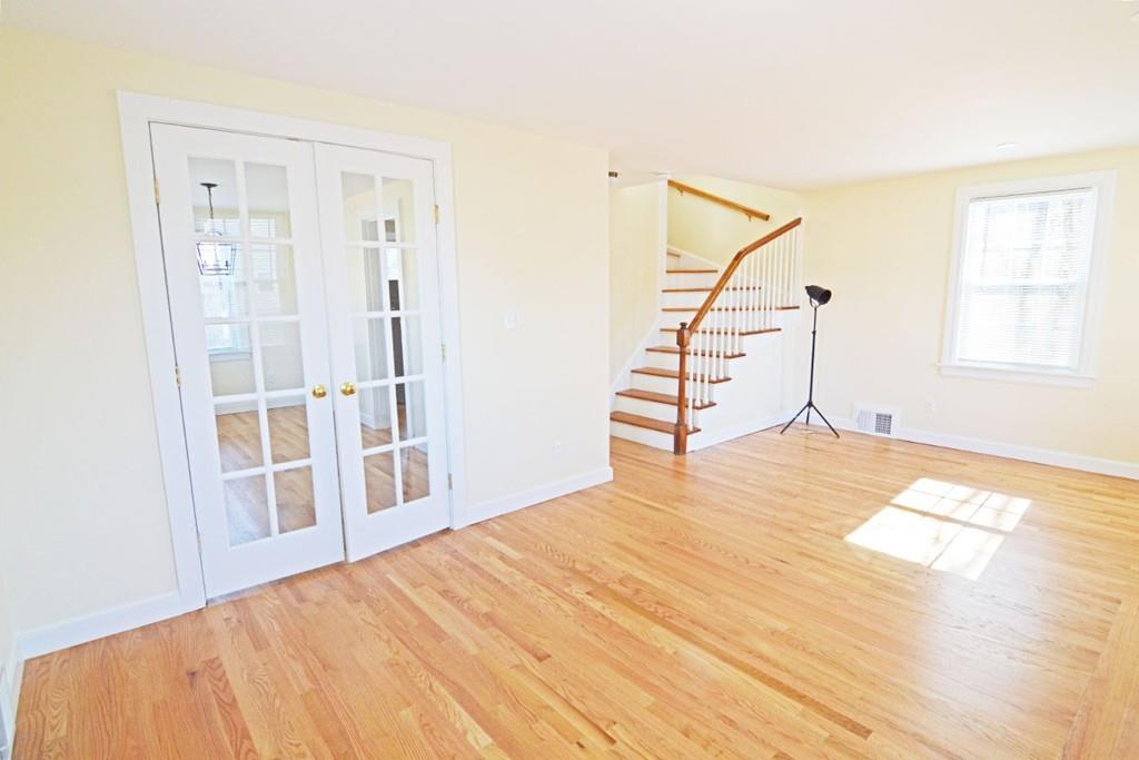 285 Maple Road Longmeadow, MA 01106 - Photo 3 of 25