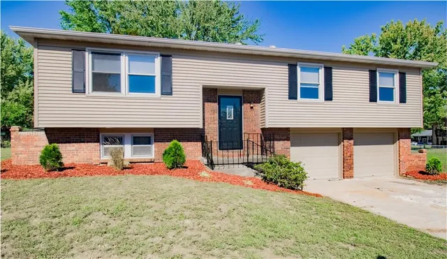 $249,500 | 19 Southeast 150 Road, Warrensburg, MO 64093