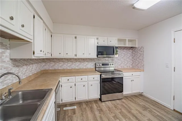 $249,500 | 19 Southeast 150 Road, Warrensburg, MO 64093