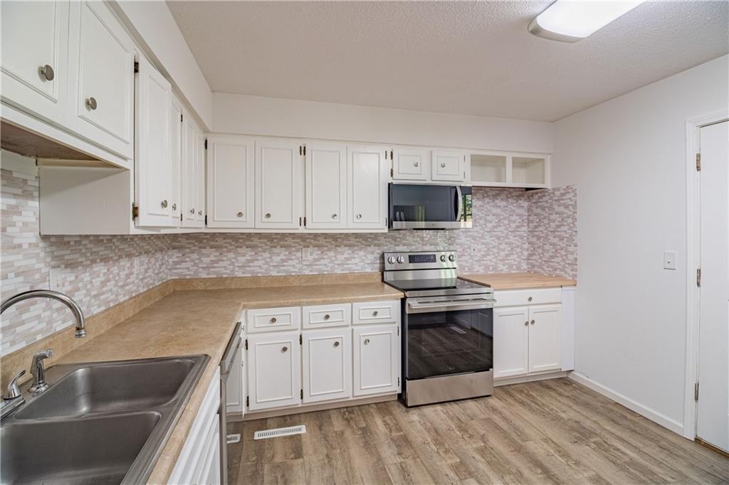 19 Southeast 150 Road Warrensburg, MO 64093 - Photo 6 of 27