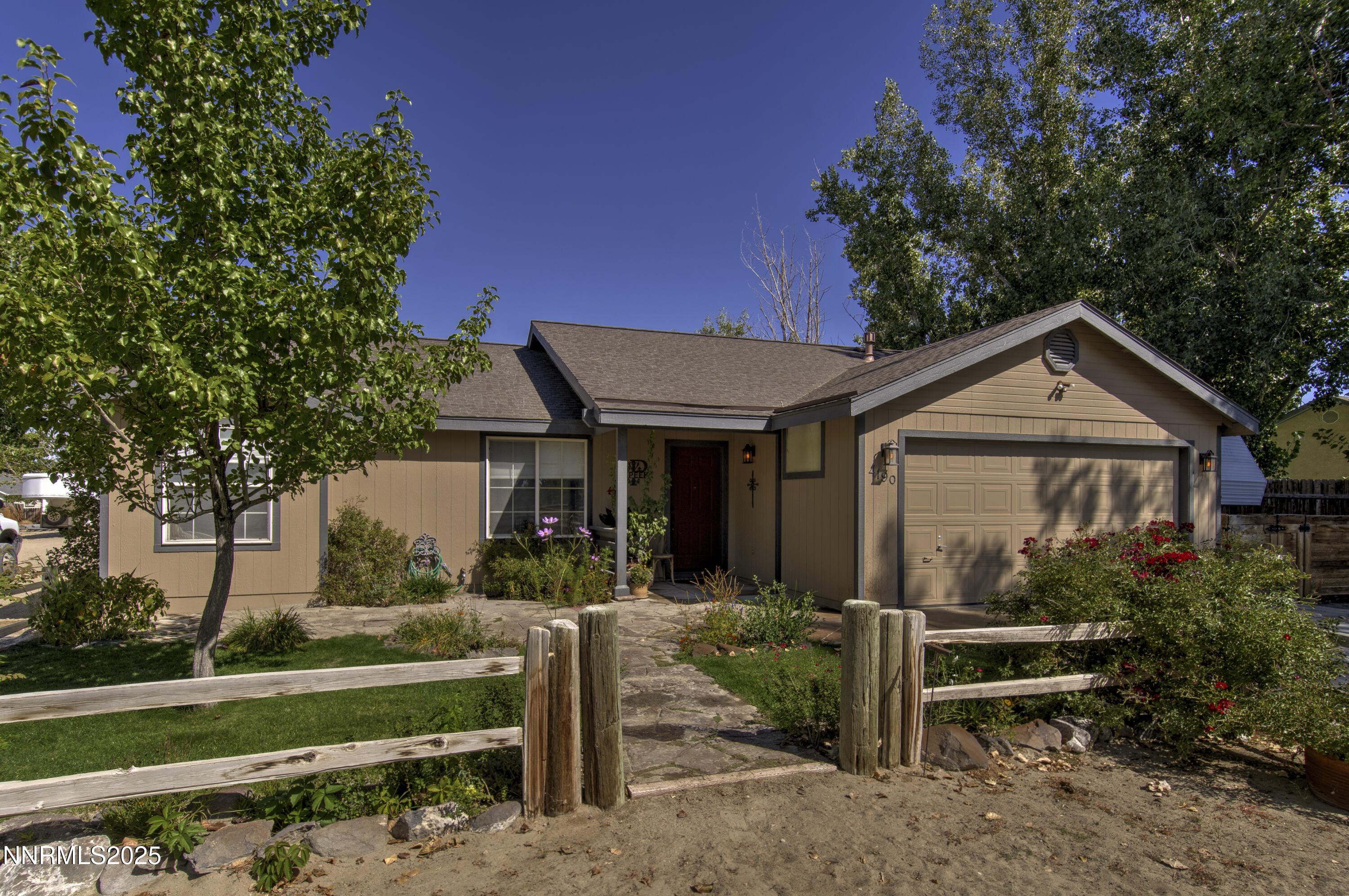4190 Bottom Road Fallon, NV 89406 - Photo 30 of 44 a view of a house with a yard