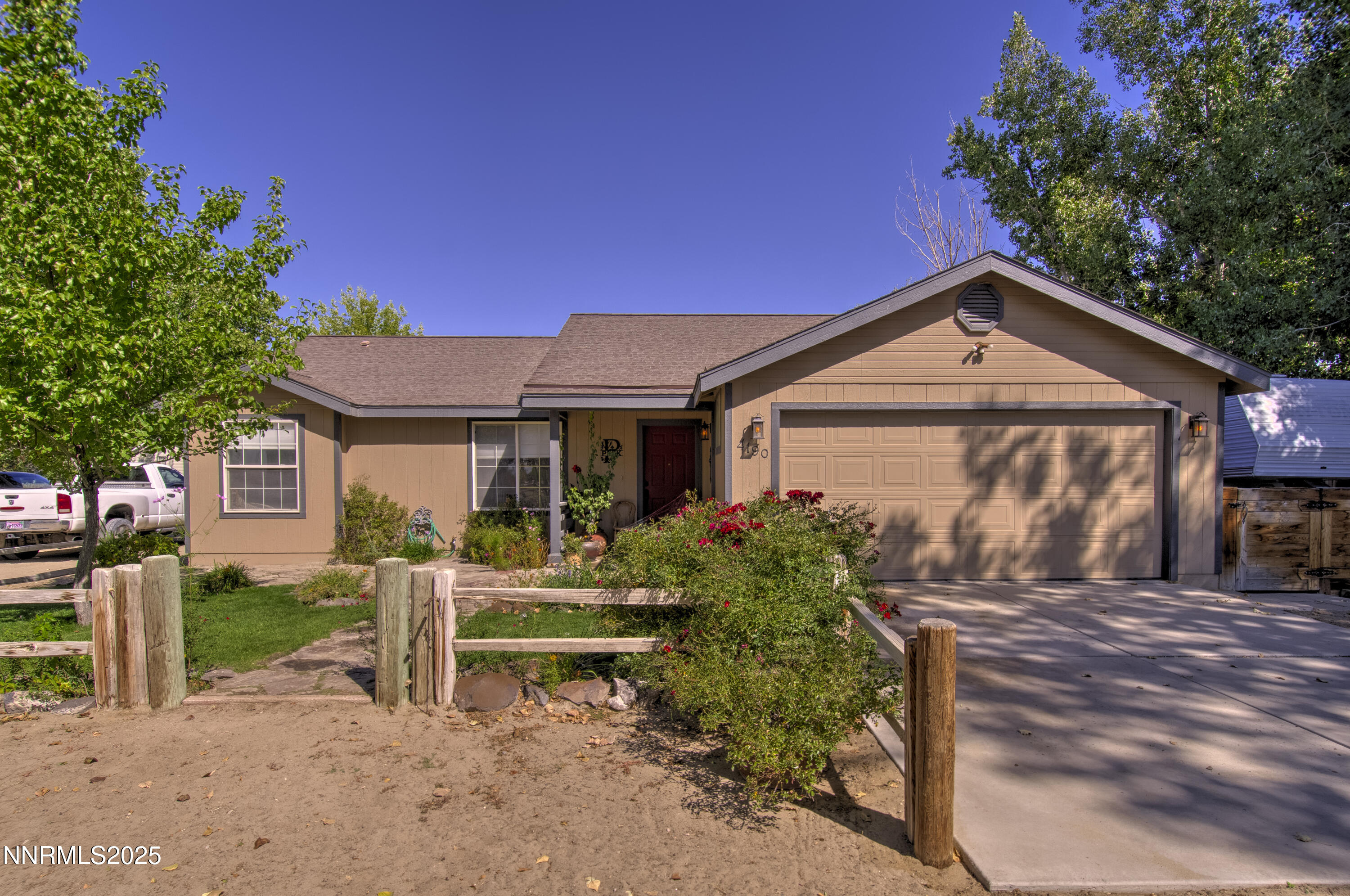 4190 Bottom Road Fallon, NV 89406 - Photo 44 of 44 a front view of a house with a yard