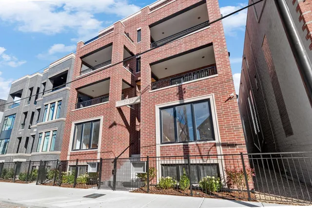 $1,100,000 | 2435 North Clybourn Avenue, Unit 1N, Chicago, IL 60614