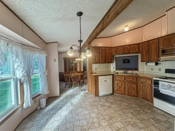 $137,500 | 302 East Cherry Street, Skidmore, MO 64487