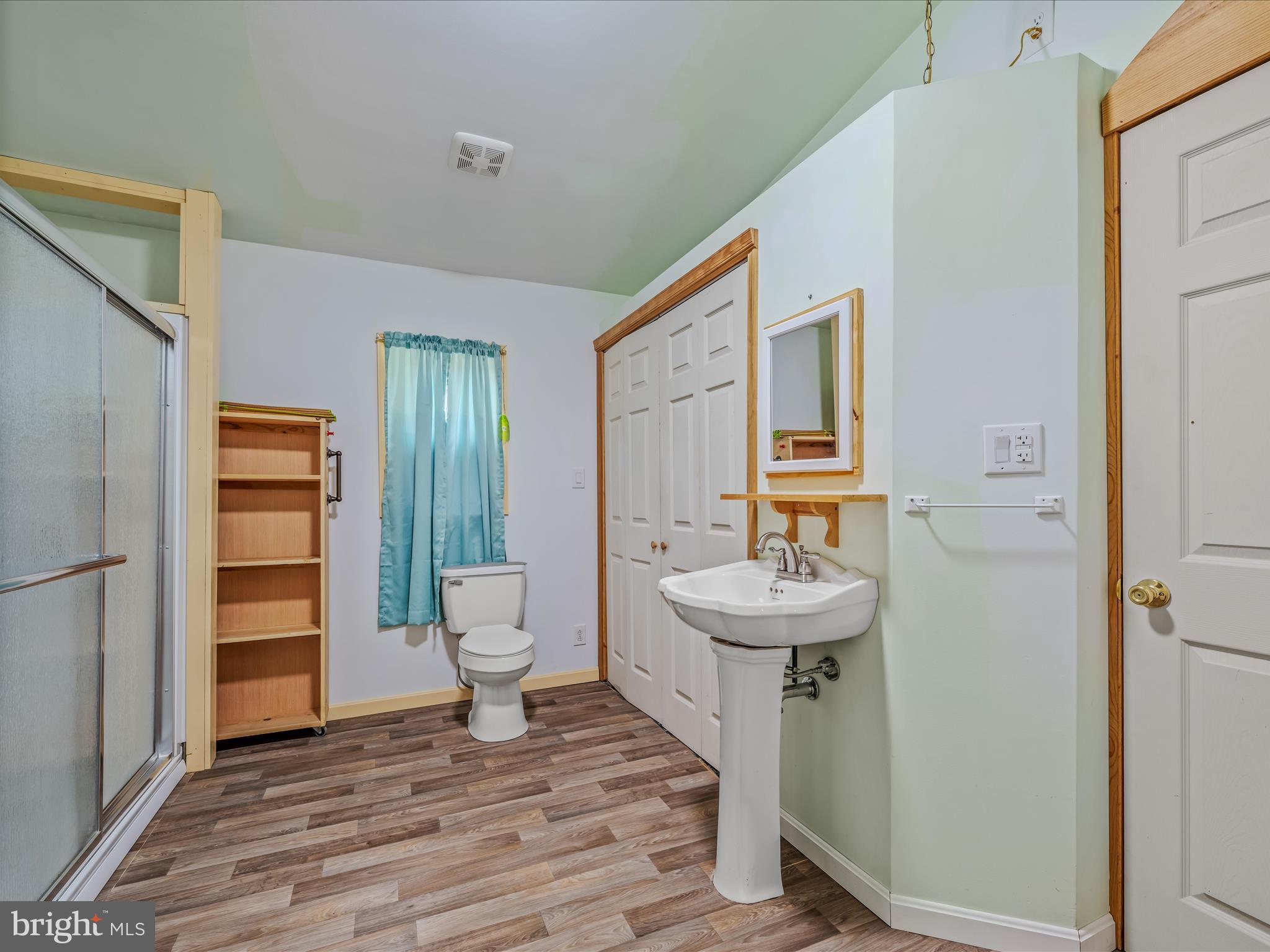 564 Shade Lane Berkeley Springs, WV 25411 - Photo 17 of 53 Bathroom