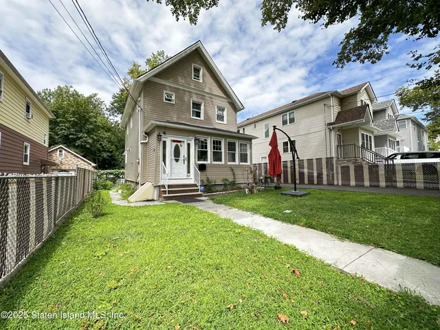 $899,000 | 657 Delafield Avenue | West Brighton