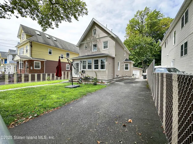 $899,000 | 657 Delafield Avenue | West Brighton