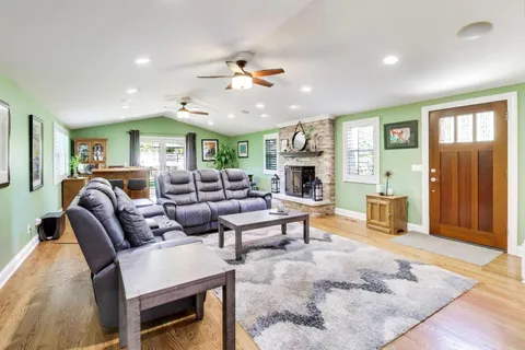 $714,900 | 15352 West Cherrywood Lane, Libertyville, IL 60048