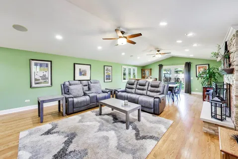 $714,900 | 15352 West Cherrywood Lane, Libertyville, IL 60048