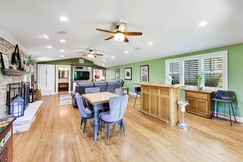 $714,900 | 15352 West Cherrywood Lane, Libertyville, IL 60048