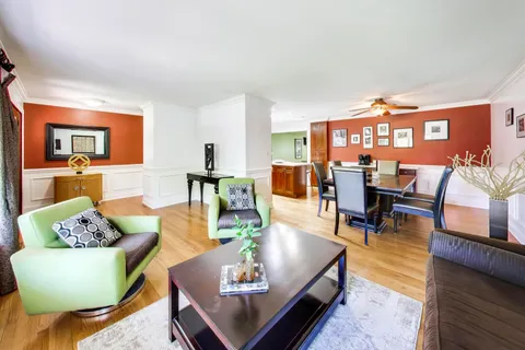 $714,900 | 15352 West Cherrywood Lane, Libertyville, IL 60048