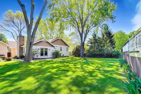 $714,900 | 15352 West Cherrywood Lane, Libertyville, IL 60048