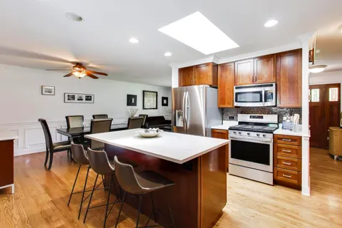 $714,900 | 15352 West Cherrywood Lane, Libertyville, IL 60048