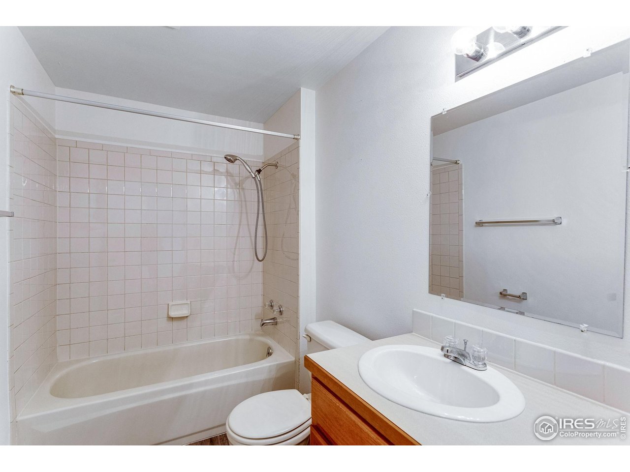 622 3rd Avenue Lyons, CO 80540 - Photo 22 of 30 Full bathroom in the basement