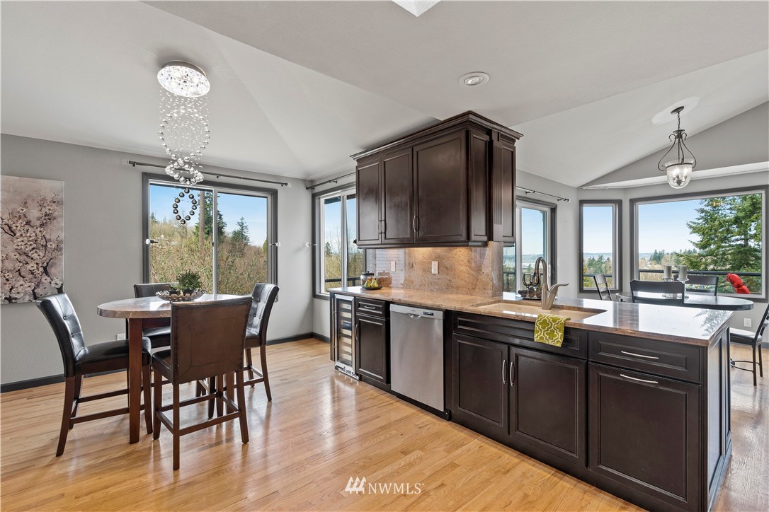 2472 Southeast 8th Place Renton, WA 98057 - Photo 11 of 24