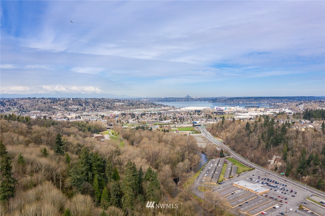 2472 Southeast 8th Place Renton, WA 98057 - Photo 3 of 24