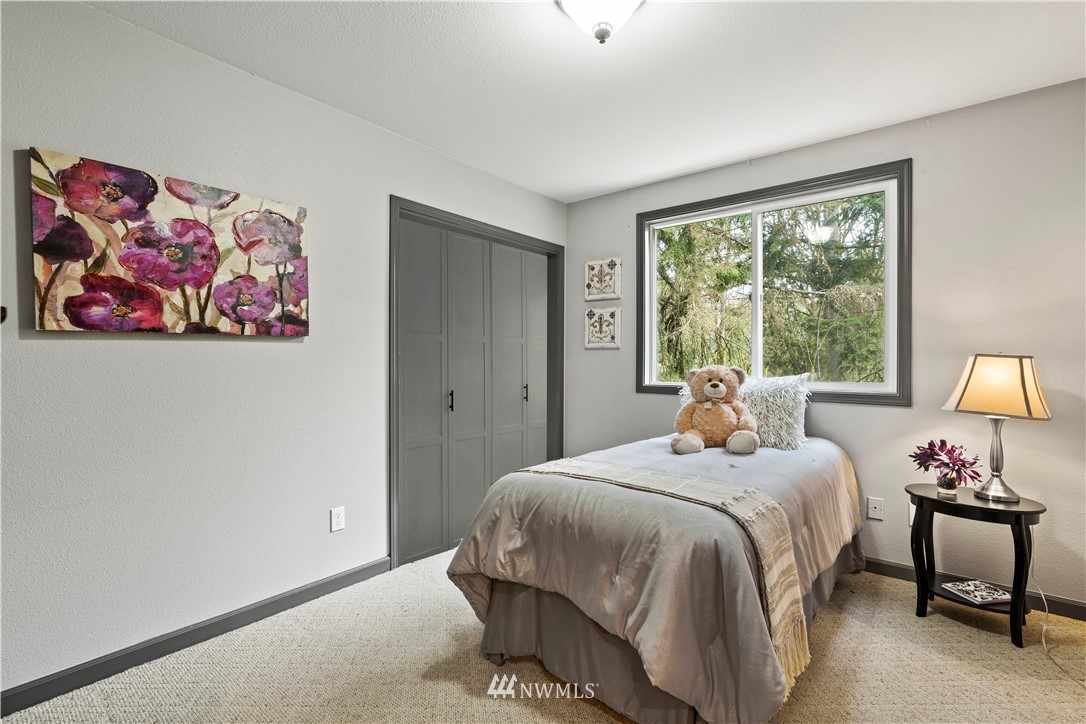 2472 Southeast 8th Place Renton, WA 98057 - Photo 5 of 24