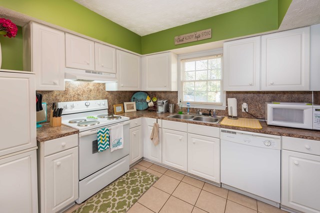Nice Appliances Including Fridge