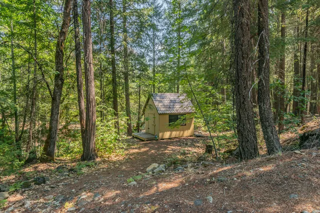 a view of a outdoor space