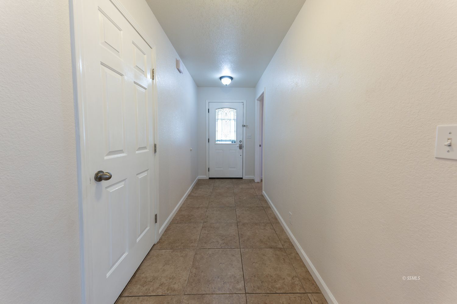1009 Sims Street Ridgecrest, CA 93555 - Photo 9 of 40 a view of a hallway