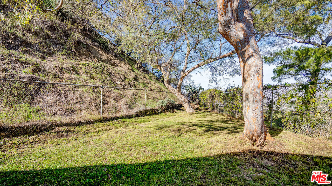 9631 Crystal View Drive Tujunga, CA 91042 - Photo 7 of 37 a view of lake view