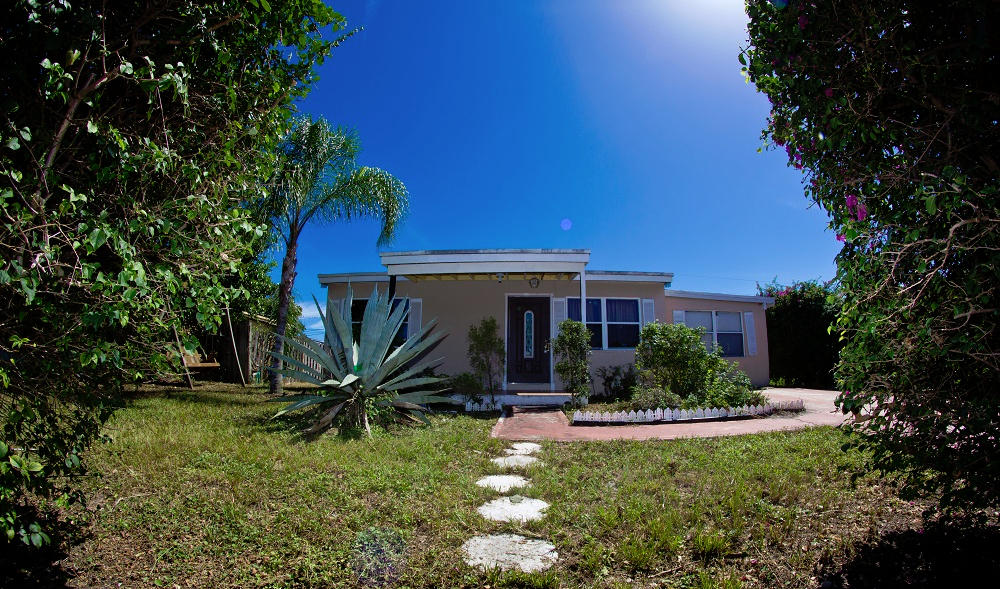 500 Seagrape Road Lantana, FL 33462 - Photo 2 of 5 Front2