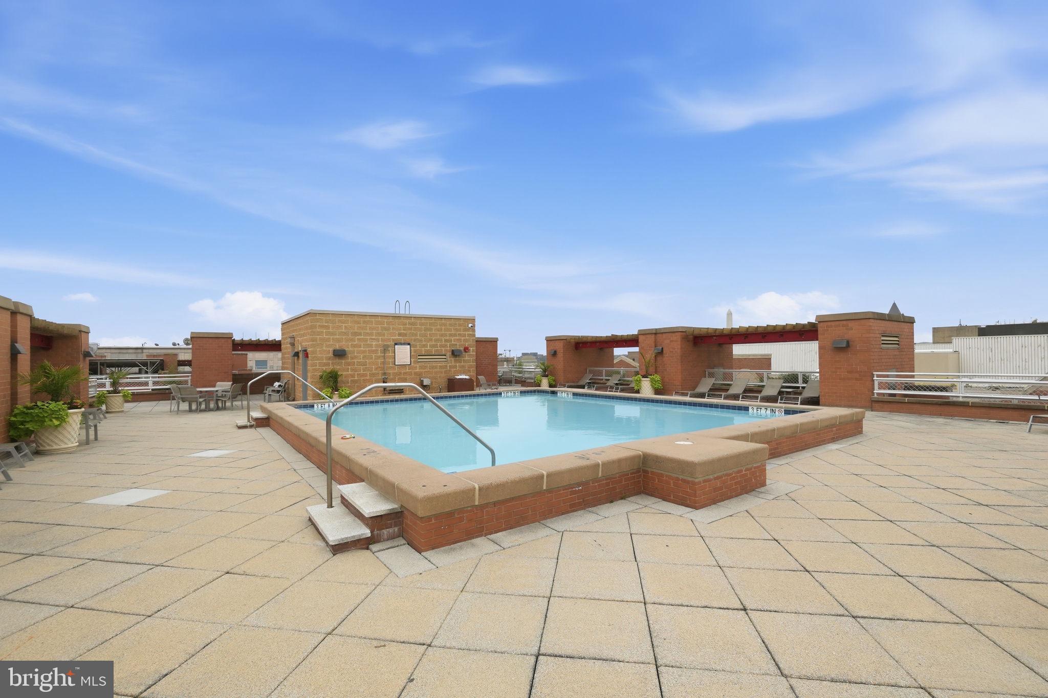 631 D Street Northwest, Unit 435 Washington, DC 20004 - Photo 25 of 26 Rooftop Pool