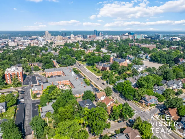 $325,000 | 17 Union Avenue Southeast, Unit B, Grand Rapids, MI 49503