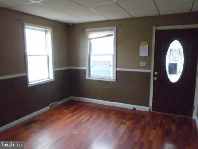 501 Chalcot Square Baltimore, MD 21221 - Photo 3 of 21 Living Room