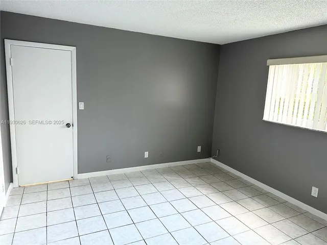 $2,000 | 220 Southwest 9th Avenue, Unit 116, Hallandale Beach, FL 33009