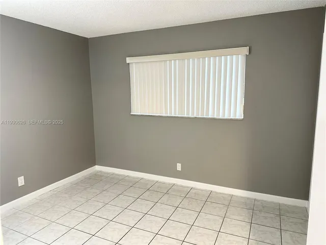 $2,000 | 220 Southwest 9th Avenue, Unit 116, Hallandale Beach, FL 33009