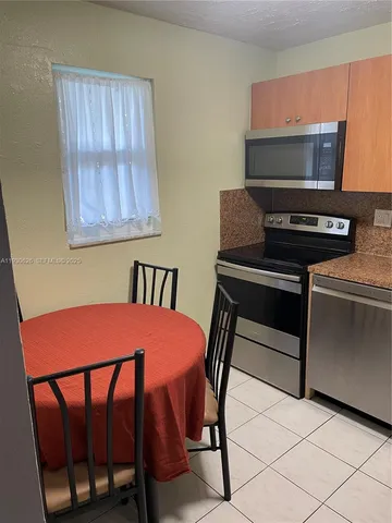$2,000 | 220 Southwest 9th Avenue, Unit 116, Hallandale Beach, FL 33009