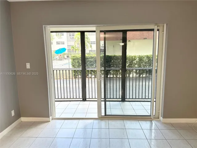 $2,000 | 220 Southwest 9th Avenue, Unit 116, Hallandale Beach, FL 33009