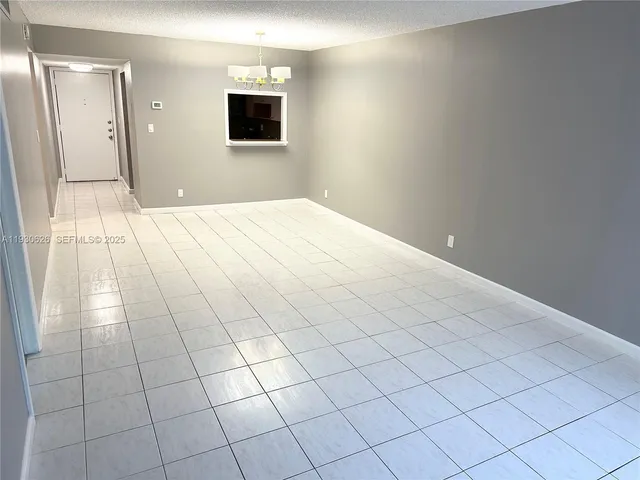 $2,000 | 220 Southwest 9th Avenue, Unit 116, Hallandale Beach, FL 33009