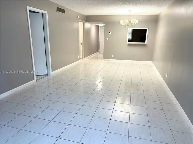 $2,000 | 220 Southwest 9th Avenue, Unit 116, Hallandale Beach, FL 33009