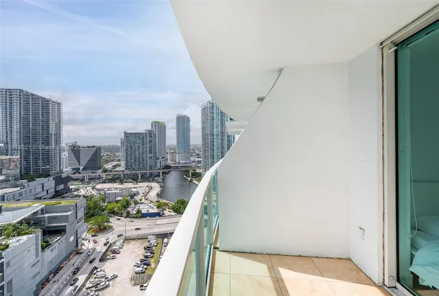 $4,500 | 41 Southeast 5th Street, Unit 1508, Miami, FL 33131