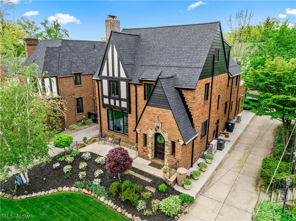 710 Mentor Road Akron, OH 44303 - Photo 2 of 50