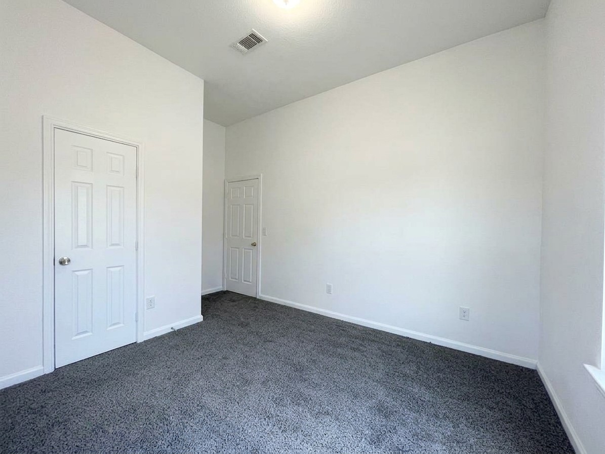 3710 Holmes Road, Unit B Houston, TX 77051 - Photo 10 of 15 Gallery Image 10