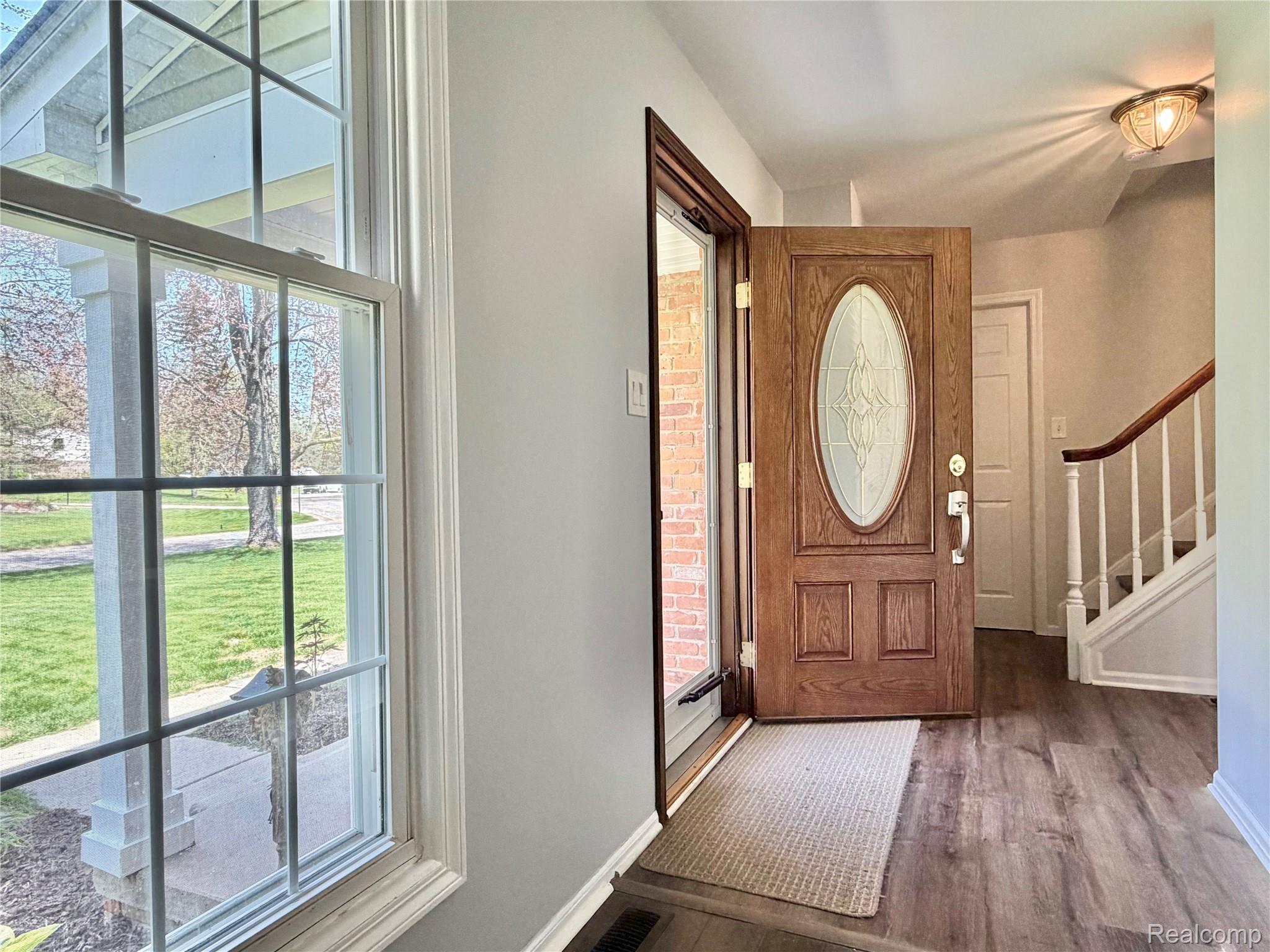5028 Aintree Road Rochester, MI 48306 - Photo 5 of 51 Foyer