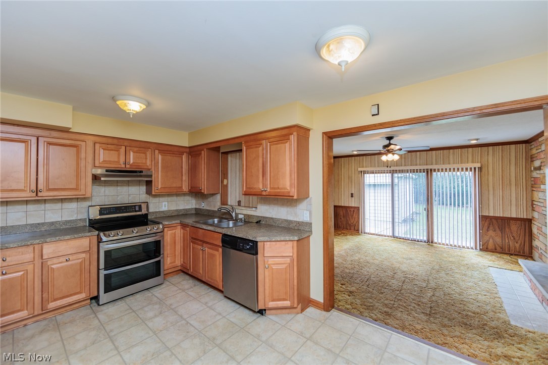 1376 South Green Road Cleveland, OH 44121 - Photo 10 of 33