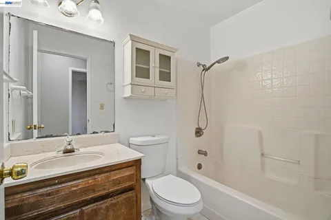 $695,000 | 20139 Anita Avenue, Castro Valley, CA 94546